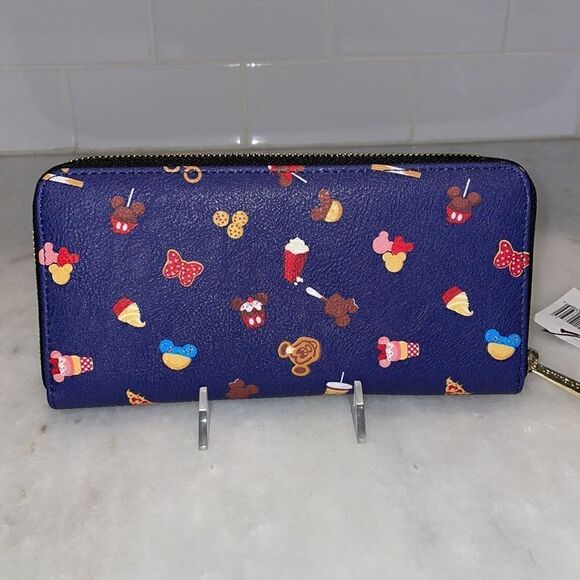 Lounge Fly Wallet Disney Parks NWT Snack Treats Food Zip Continental Wallet HTF - Picture 5 of 17